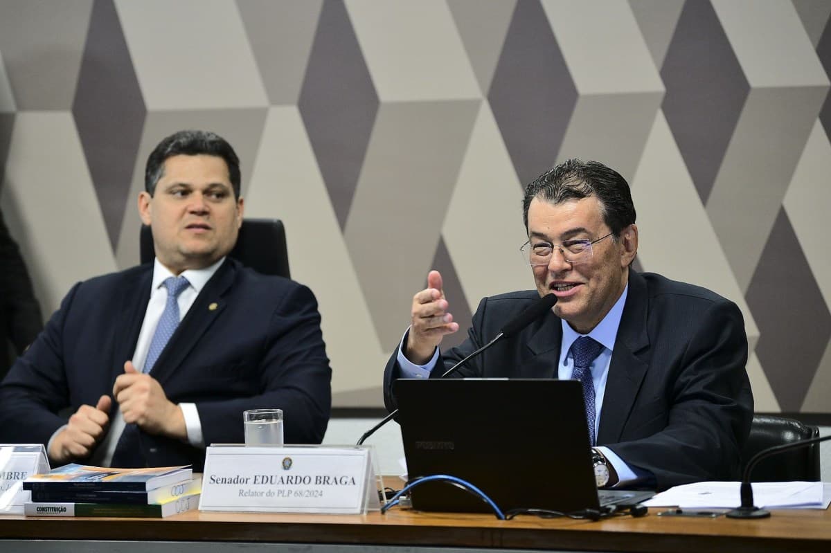 Senador Eduardo Braga evita mudanças no PL de minerais críticos