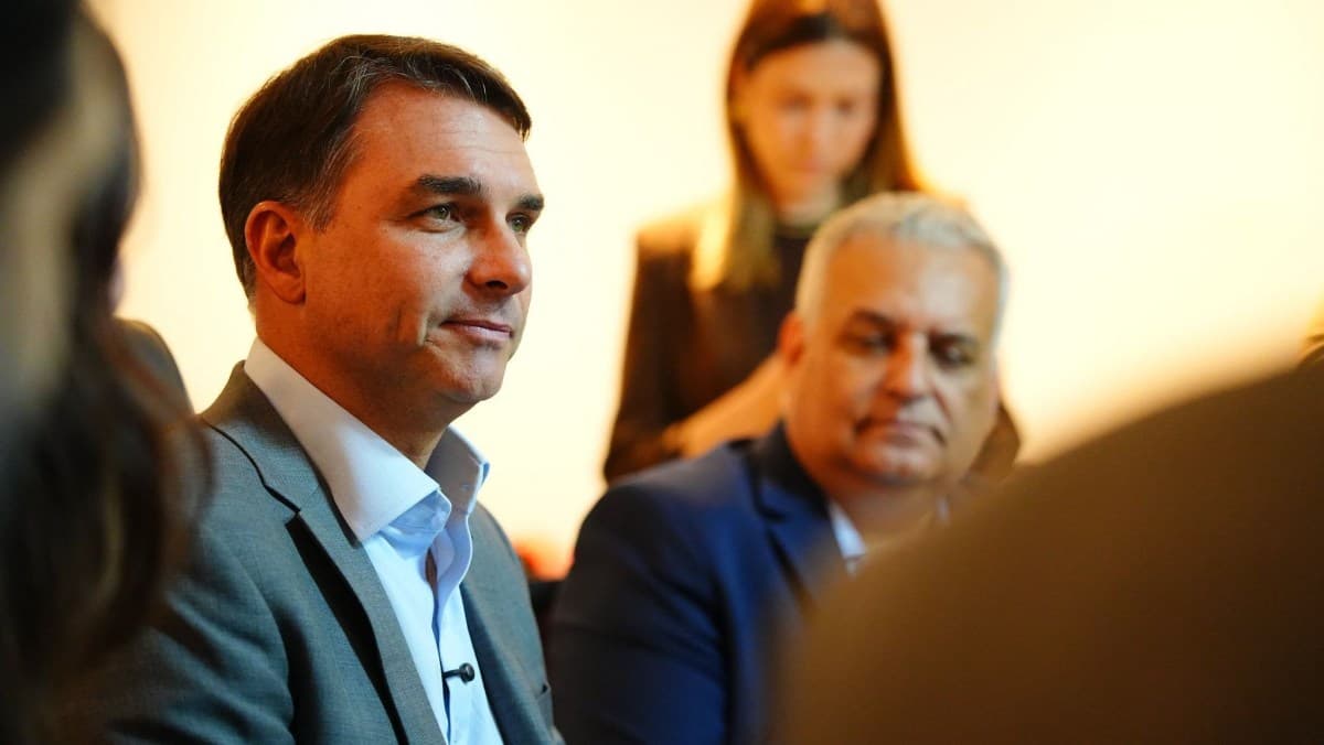 TSE ordena remoção de publicações do Fonasefe contra Flávio Bolsonaro