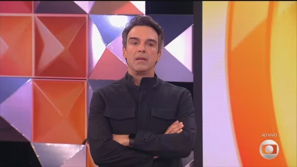 Tadeu Schmidt compartilha luto ao vivo no BBB 26