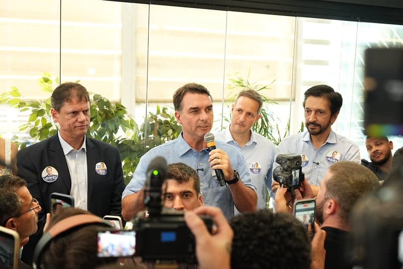 Candidatos à Presidência cumprem agendas de campanha em cinco estados
