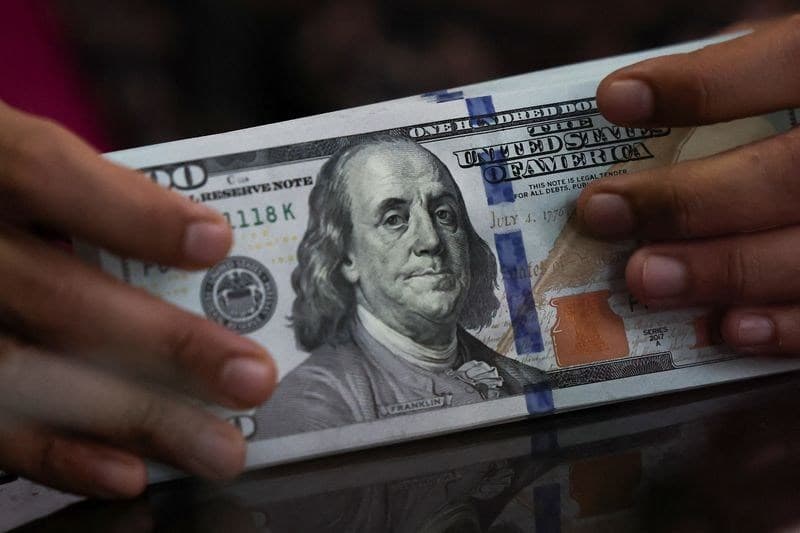 Dólar se valoriza frente ao real após incertezas internacionais