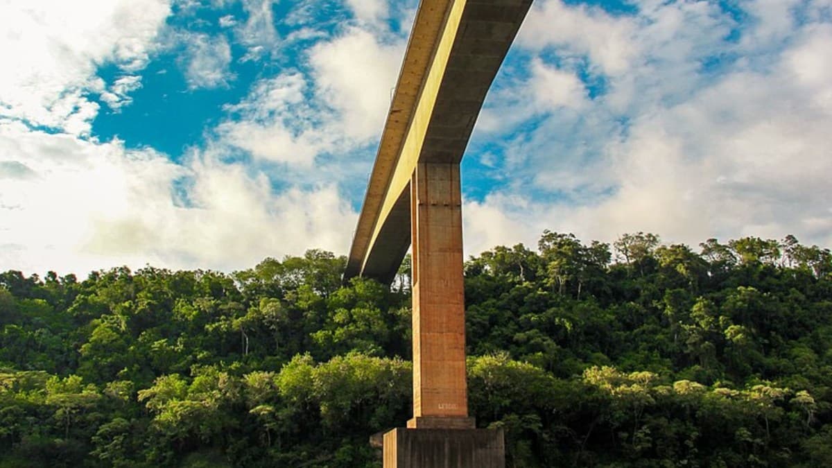 Cruzamento de Flávio Bolsonaro na Ponte da Fraternidade gera repercussão