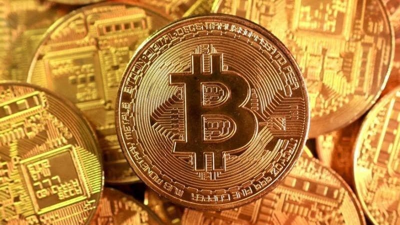 Bitcoin sobe 6,25% e alcança US$ 76.938 com apoio de Trump