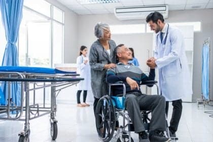 Cirurgia robótica avança no tratamento de câncer, mas cirurgia aberta é essencial