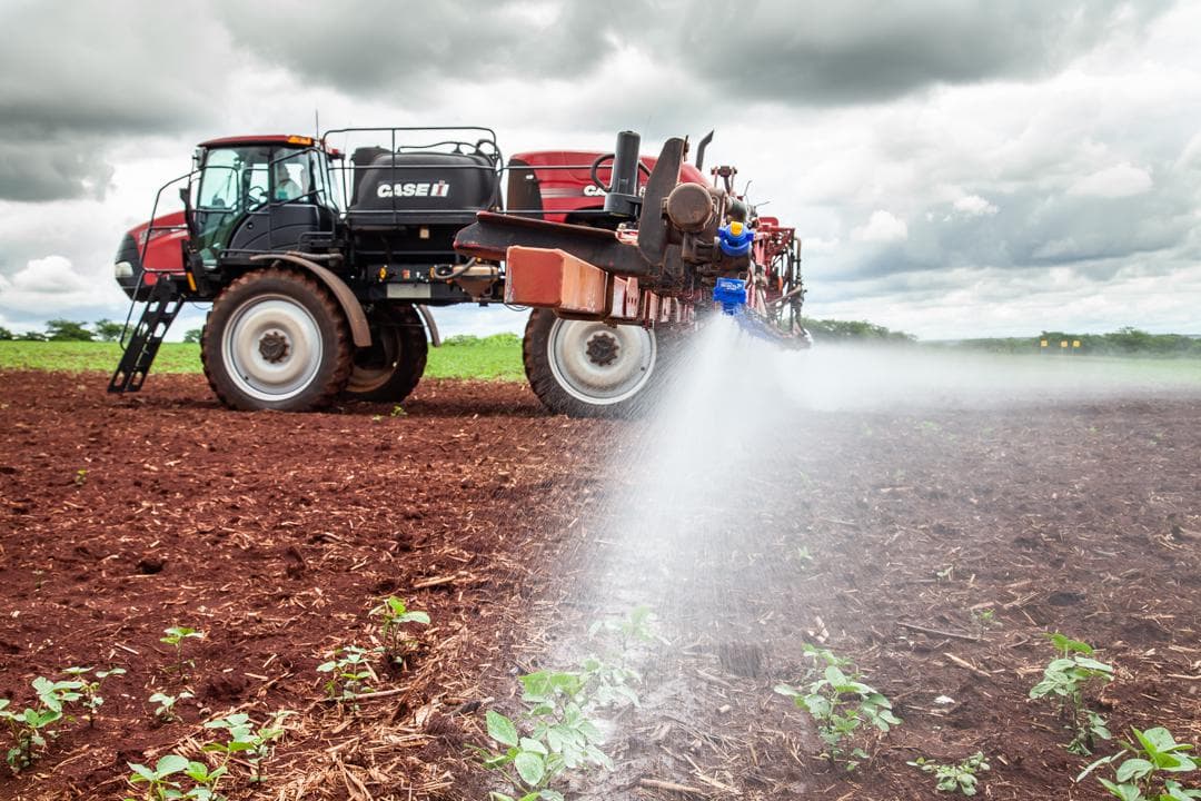 Tecnologia melhora eficiência na pulverização agrícola no Brasil