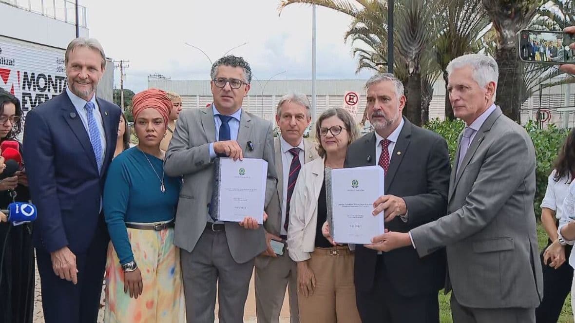 Deputados acusam presidente da CPMI de sabotar relatório majoritário