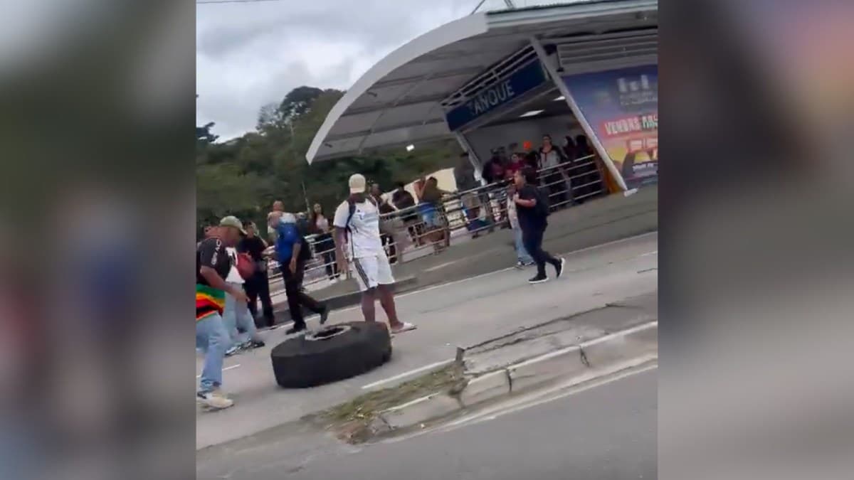 Mulher morre após acidente com ônibus BRT em Jacarepaguá