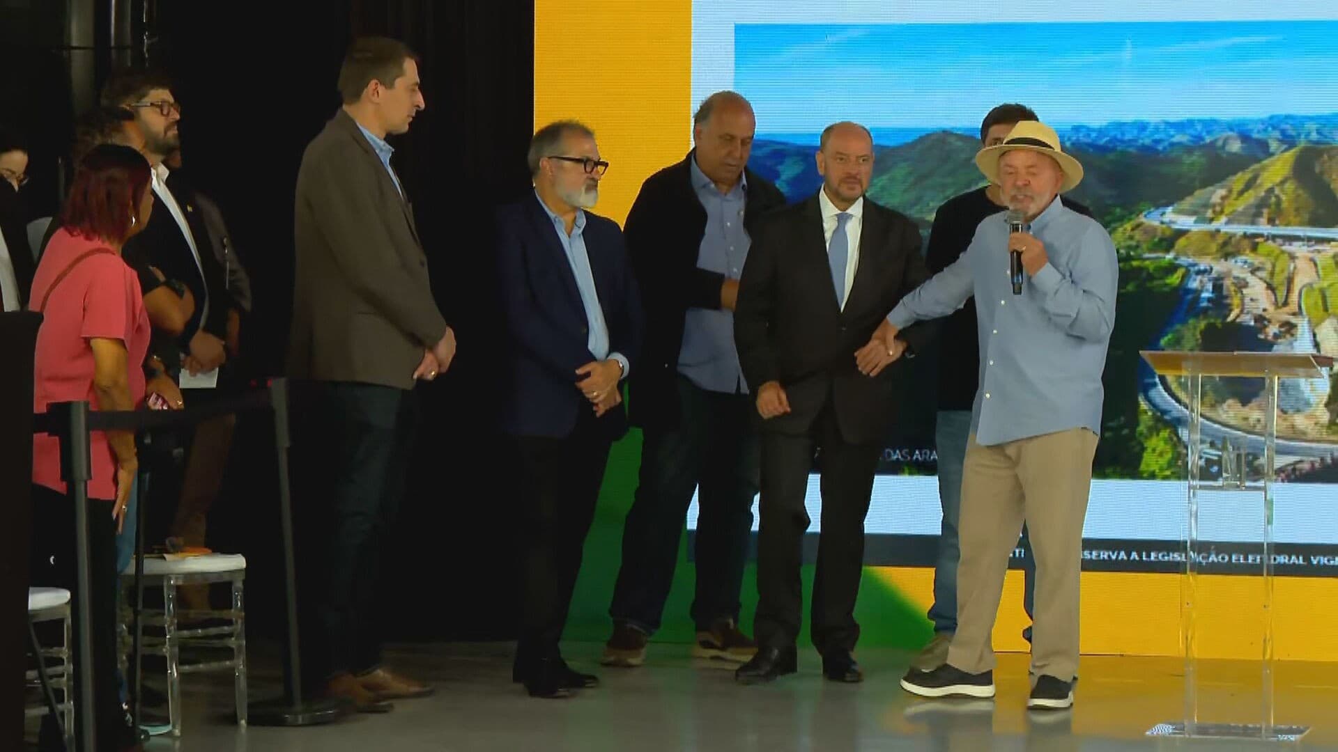 Lula elogia governador interino Couto em meio a críticas a ex-governadores do Rio