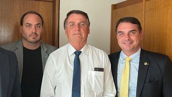 Bolsonaro pede que filhos o visitem no Dia dos Pais