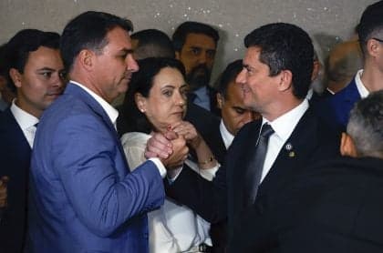 Sergio Moro Retoma Relações com Flávio Bolsonaro e Prepara Candidatura ao Governo do Paraná