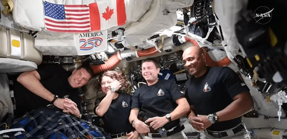 Astronautas compartilham conquistas com Trump após sobrevoo lunar