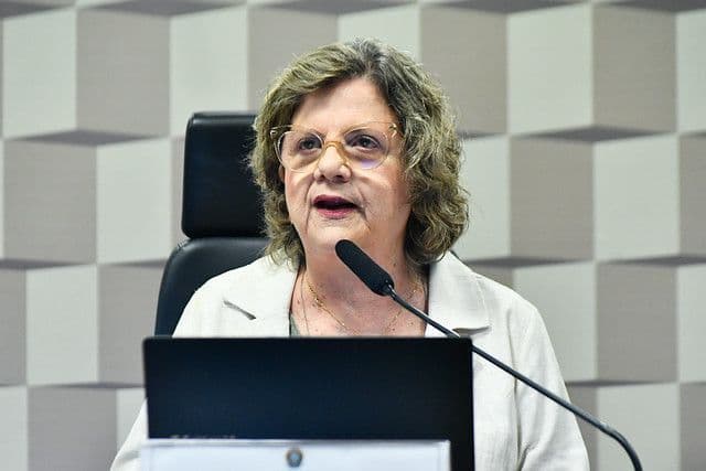 Alcolumbre hesita em votar PEC que reduz jornada de trabalho