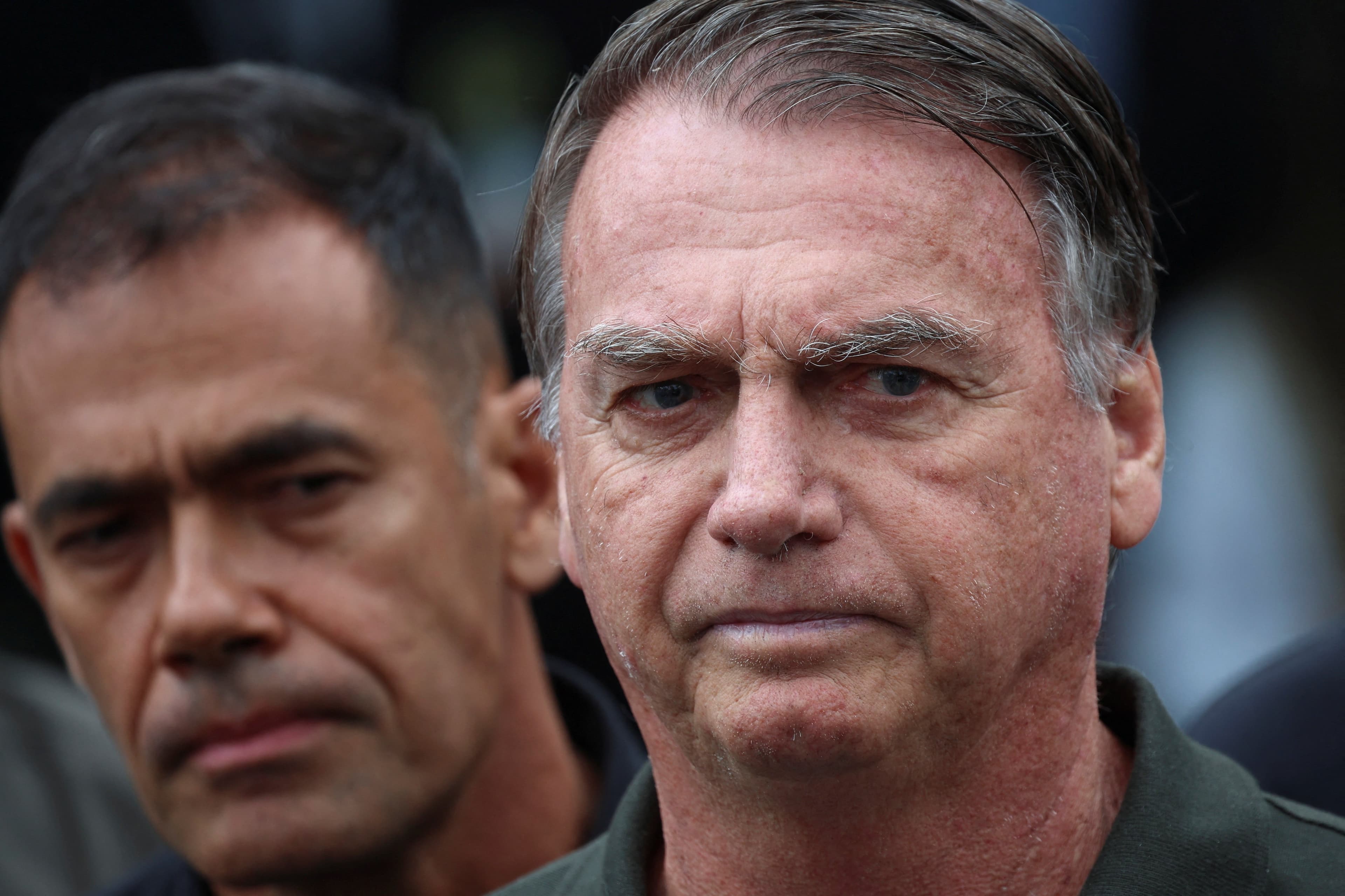 Defesa de Bolsonaro pede nova análise sobre visitas do filho na prisão