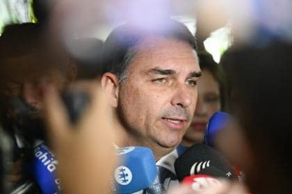 PT pede investigação sobre Flávio Bolsonaro e apoio financeiro polêmico