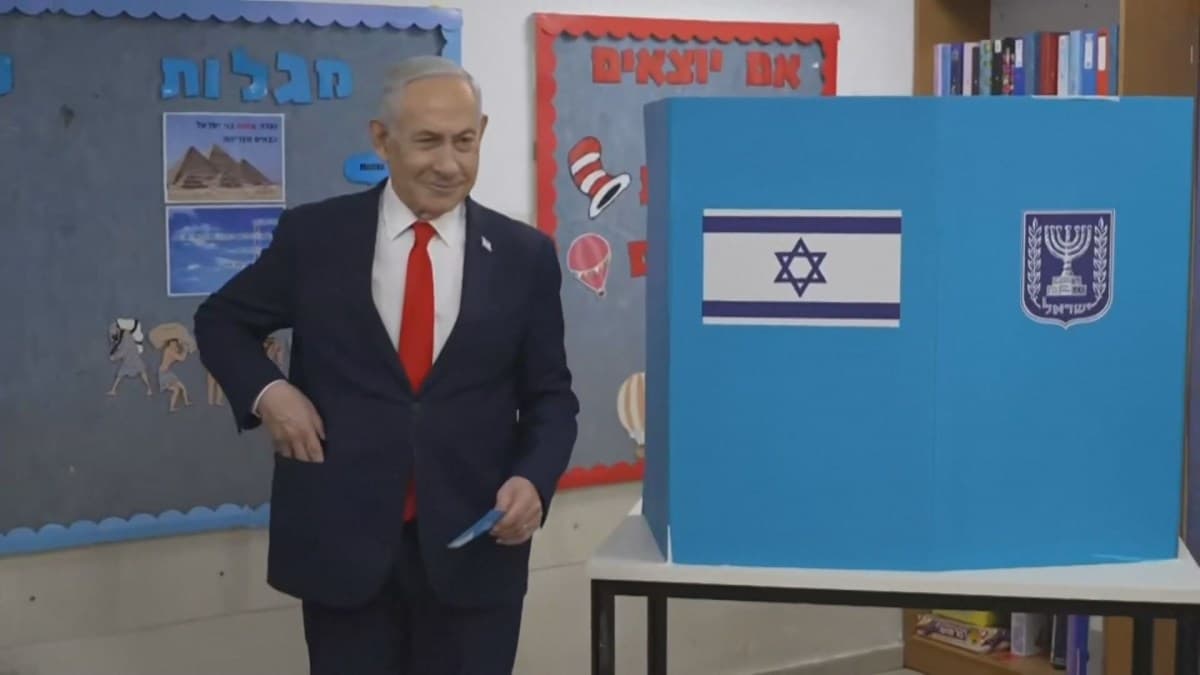 Netanyahu vota em eleições históricas de Israel após ataque do Hamas