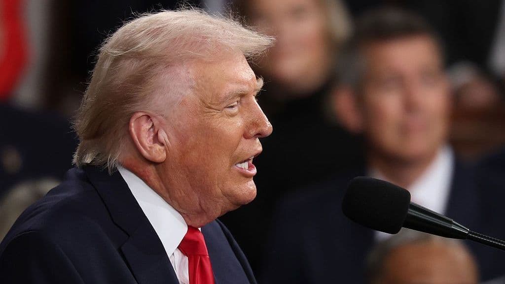 Suprema Corte dos EUA examina medida de Trump sobre cidadania por nascimento