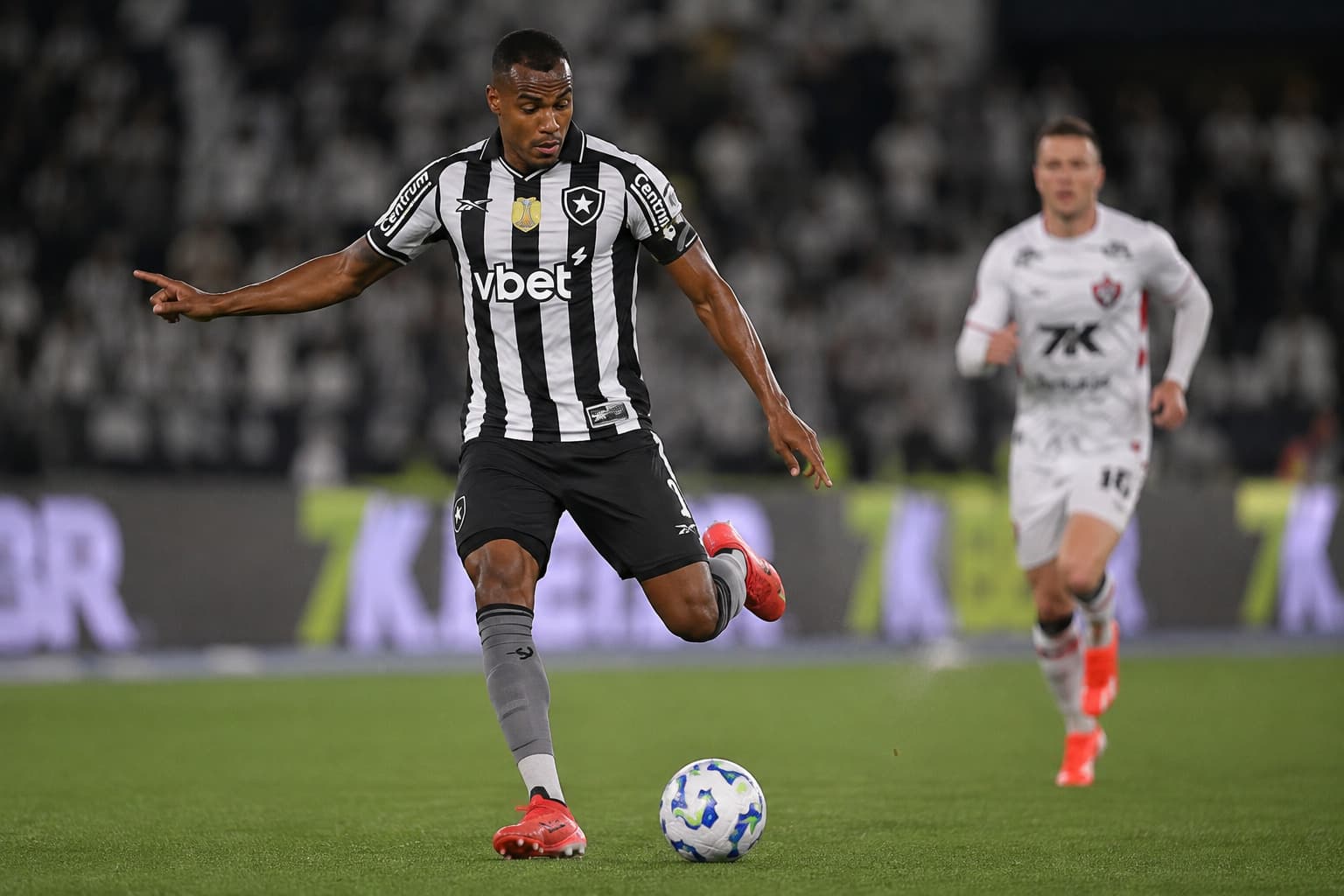 Botafogo reformula comissão técnica após vexame na Sul‑Americana e confirma chegada de Arthur Chaves