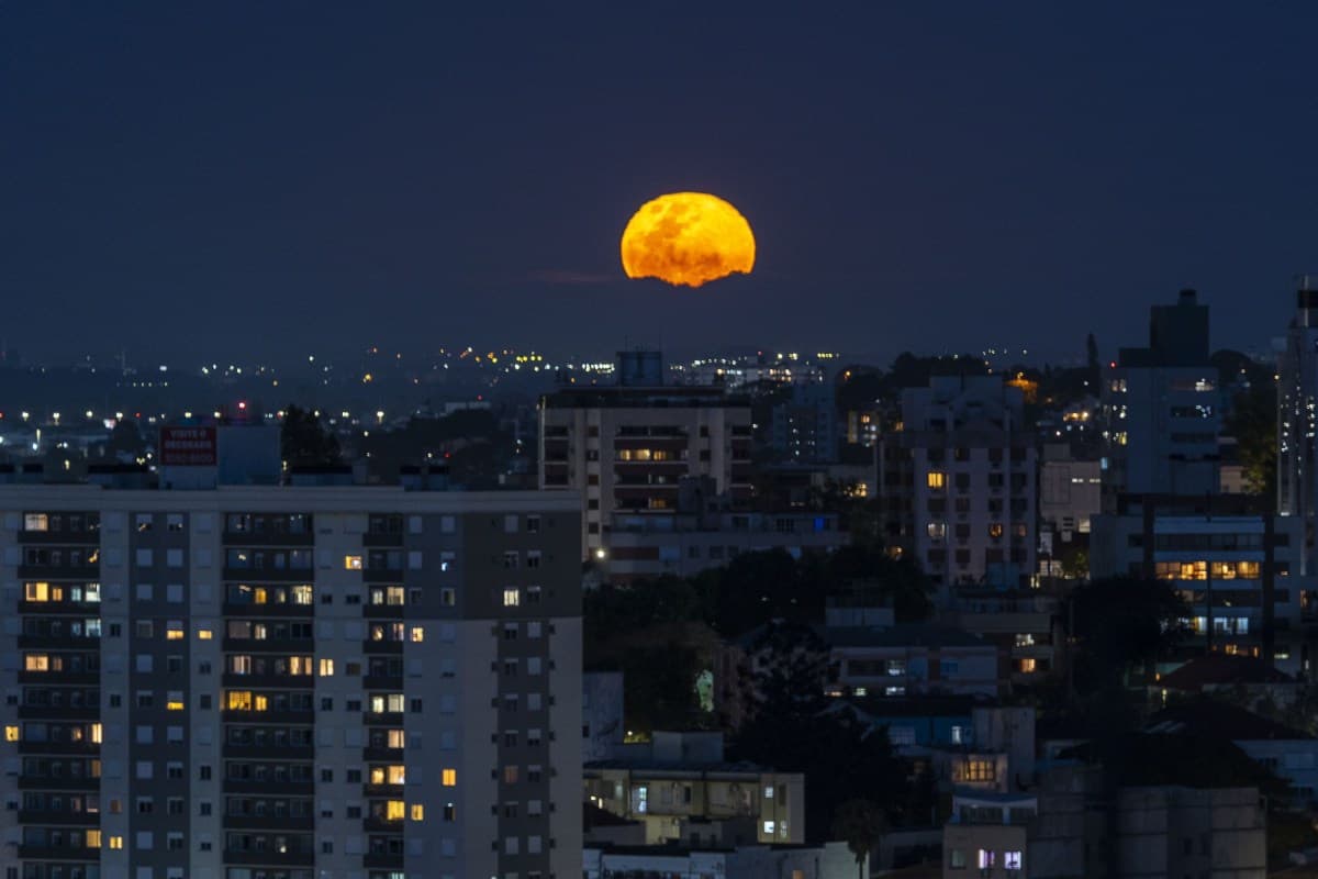 Lua Cheia do Caçador será visível na madrugada de segunda-feira