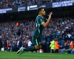 Aston Villa e sua estratégia ousada em partidas recentes