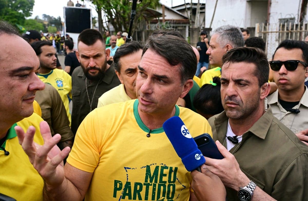 TSE investiga perfis no Instagram por suposto uso indevido em campanha de Flávio Bolsonaro