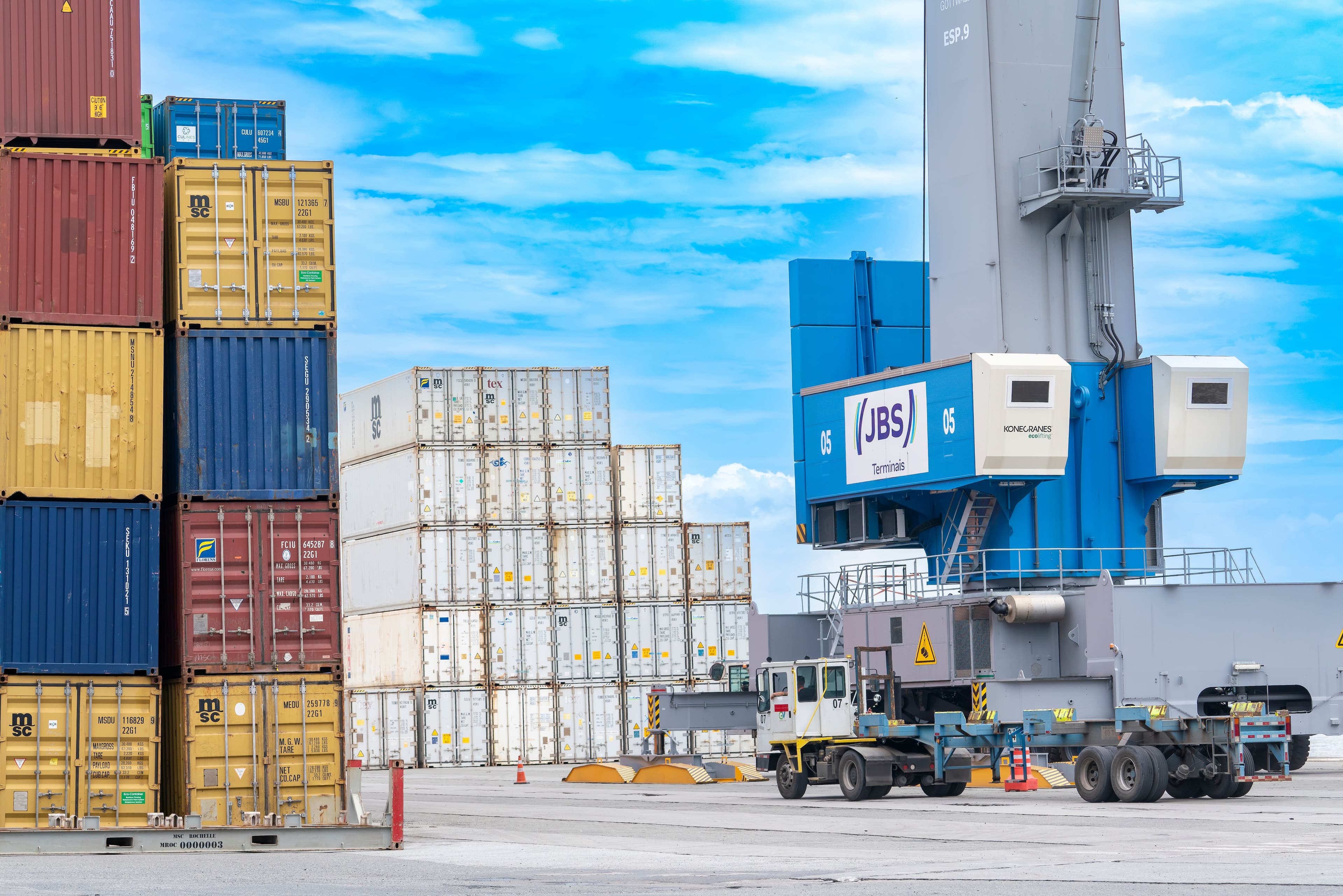 JBS Terminais amplia operações no Porto de Itajaí com investimentos substanciais