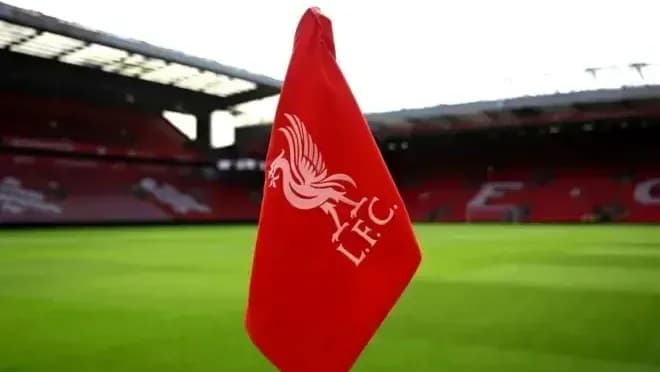 Liverpool vende parte de ações para consórcio com Saverin e Bezos