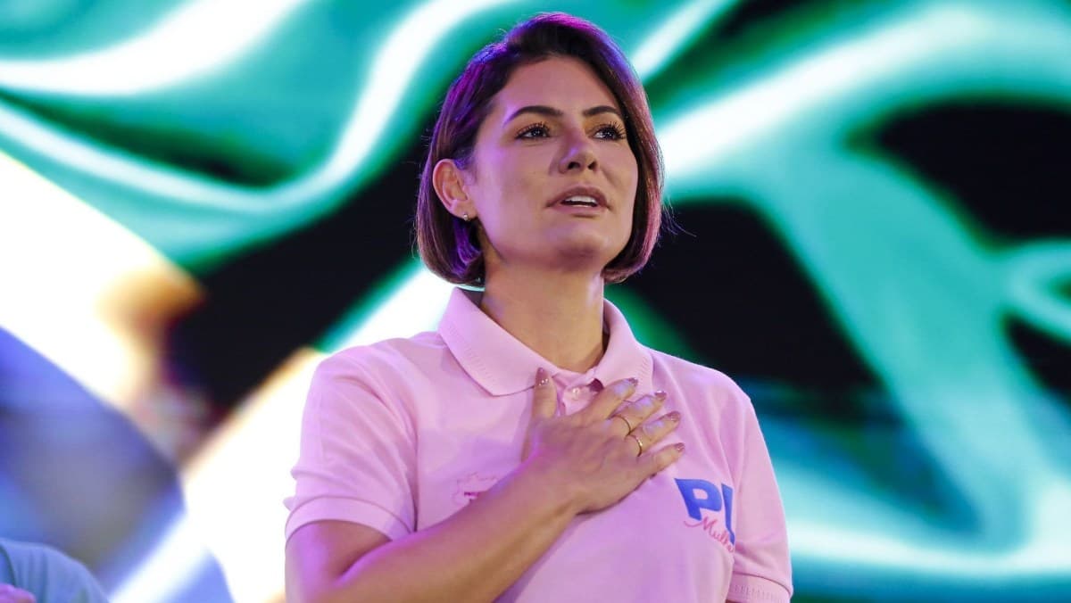 Michelle Bolsonaro recebe alta após tratamento para enxaqueca
