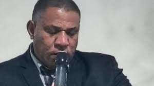 Tragédia em Igreja: Pastor é Atingido a Tiros Durante Culto