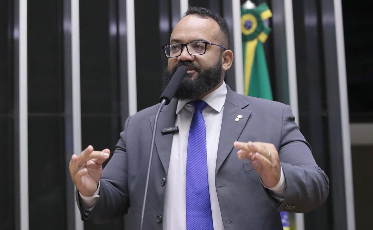 Ministro Moraes solicita depoimento de deputado baiano sobre comunicação falsa de crime