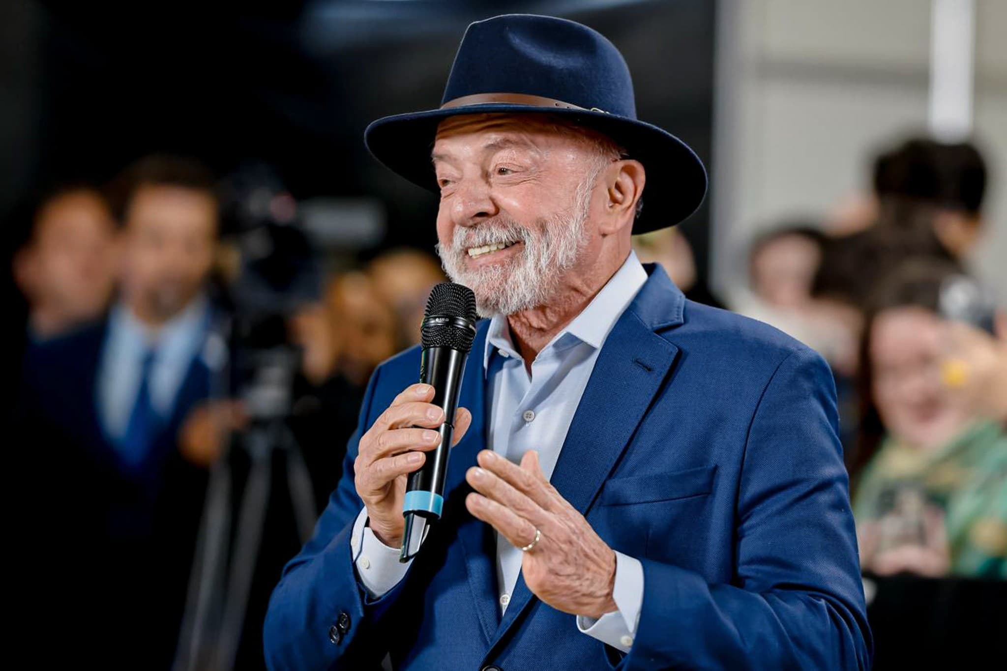 Lula lidera pesquisas eleitorais com aprovação crescente
