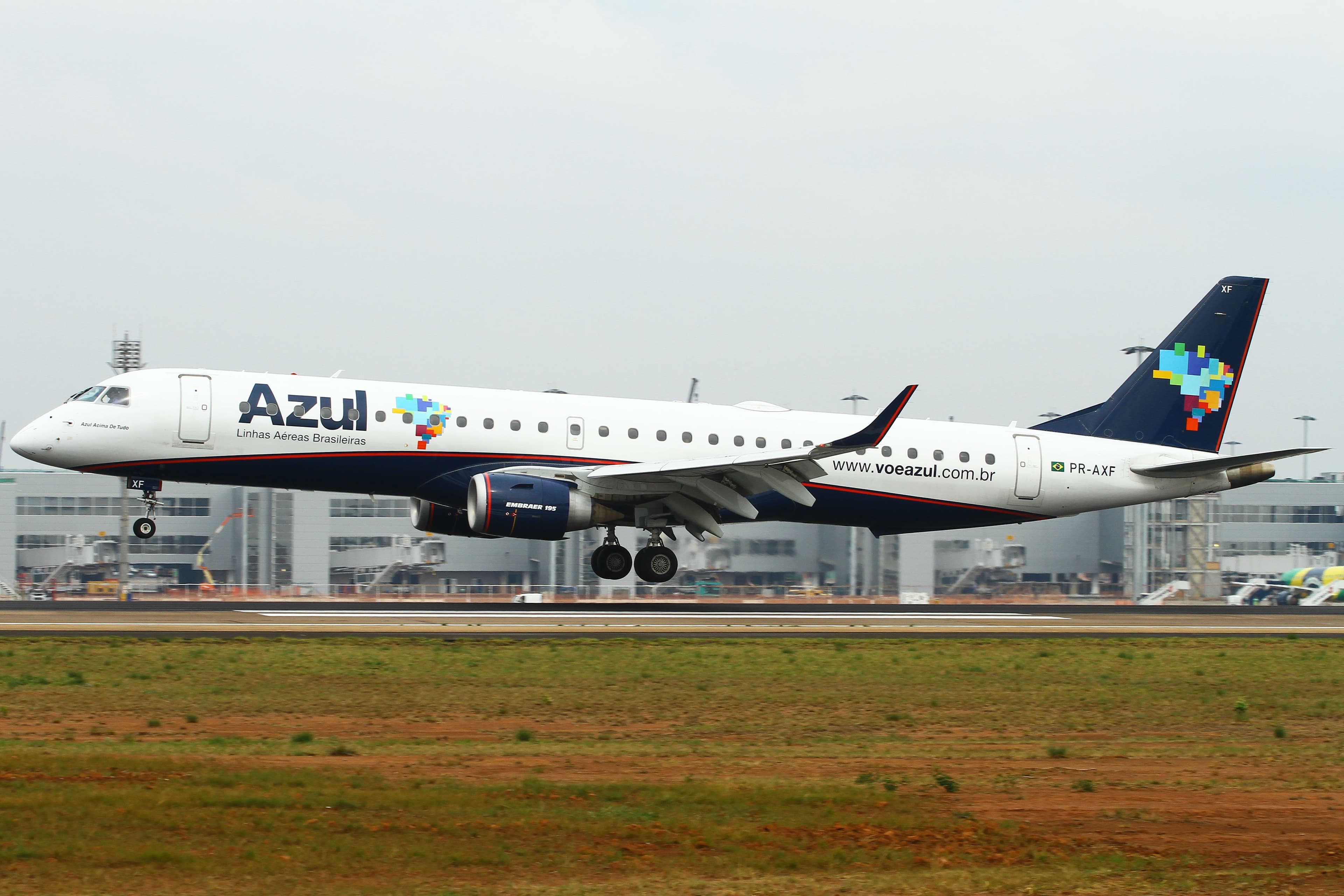 MPT processa Azul Linhas Aéreas por assédio moral e pede R$ 3 milhões em indenização