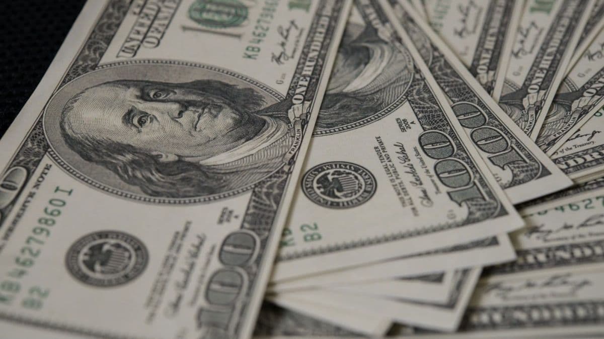 Dólar cai com expectativa de negociações entre EUA e Irã