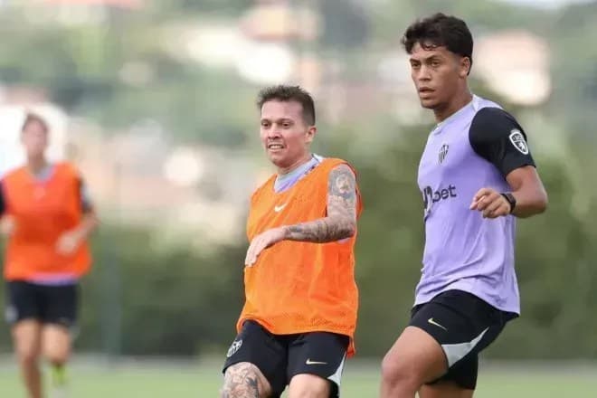 Ian Ângelo faz estreia no treino do Atlético-MG sem a presença do pai