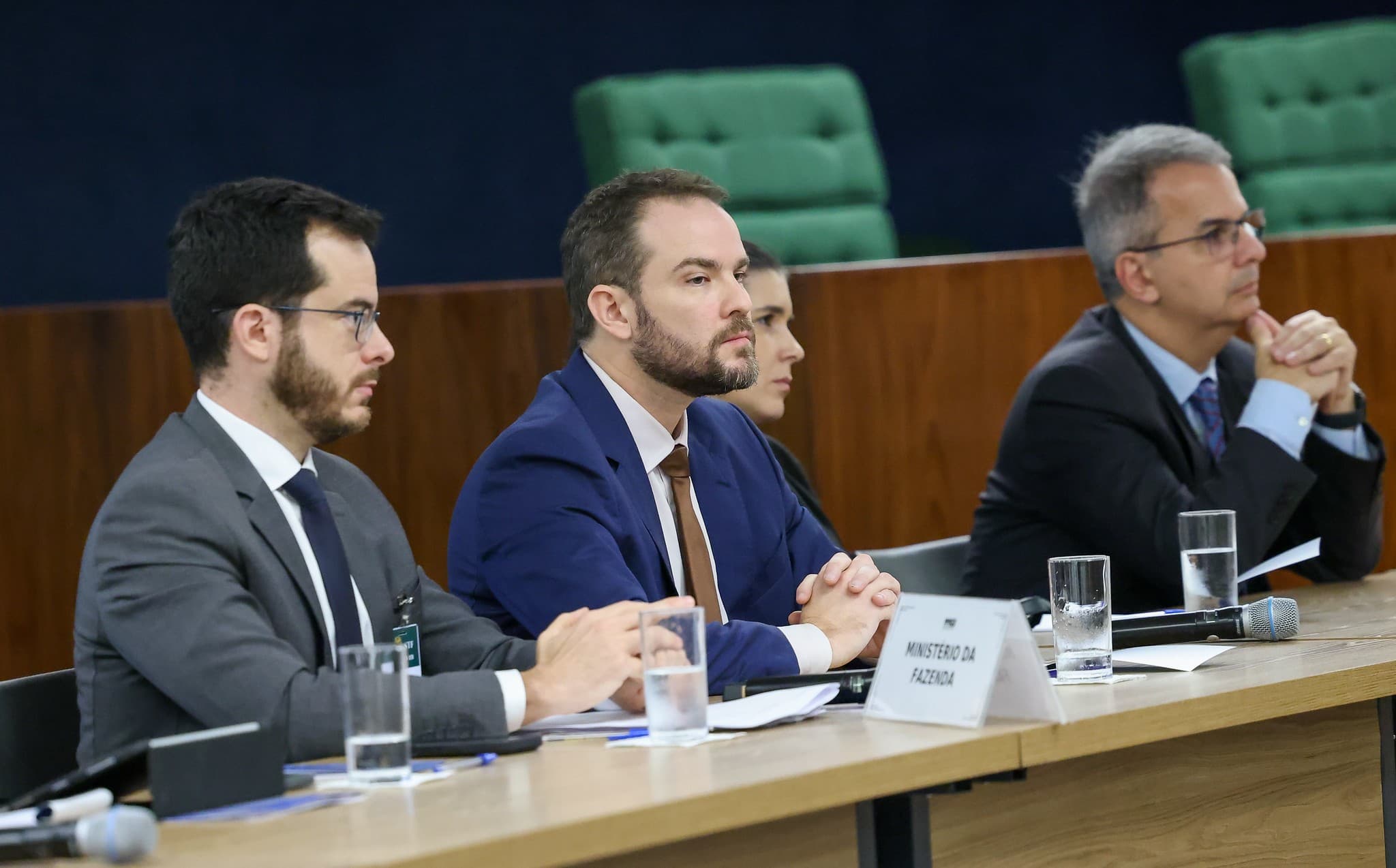Dario Durigan defende economia brasileira em meio a crises no varejo