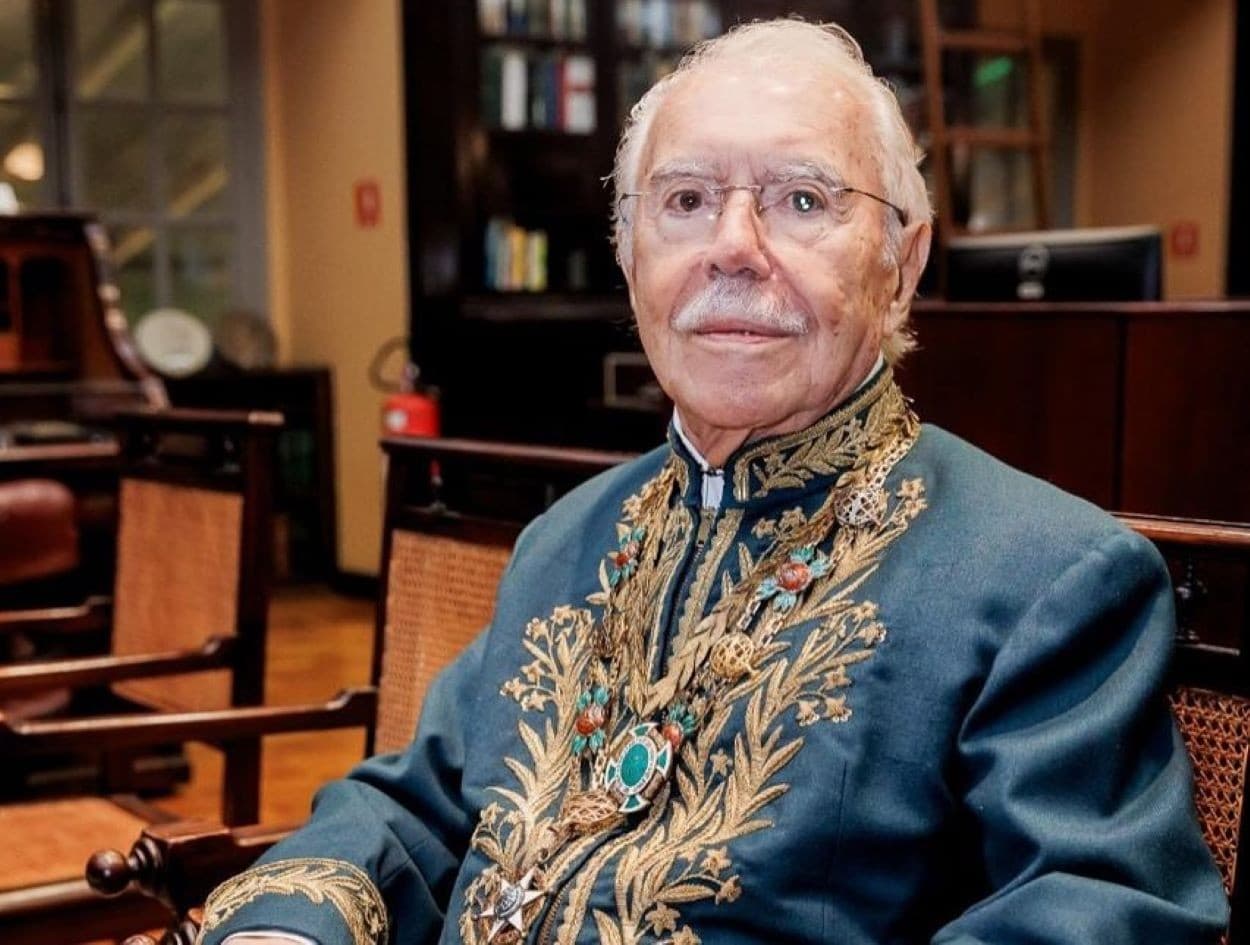 José Sarney permanece internado e tem previsão de alta nos próximos dias