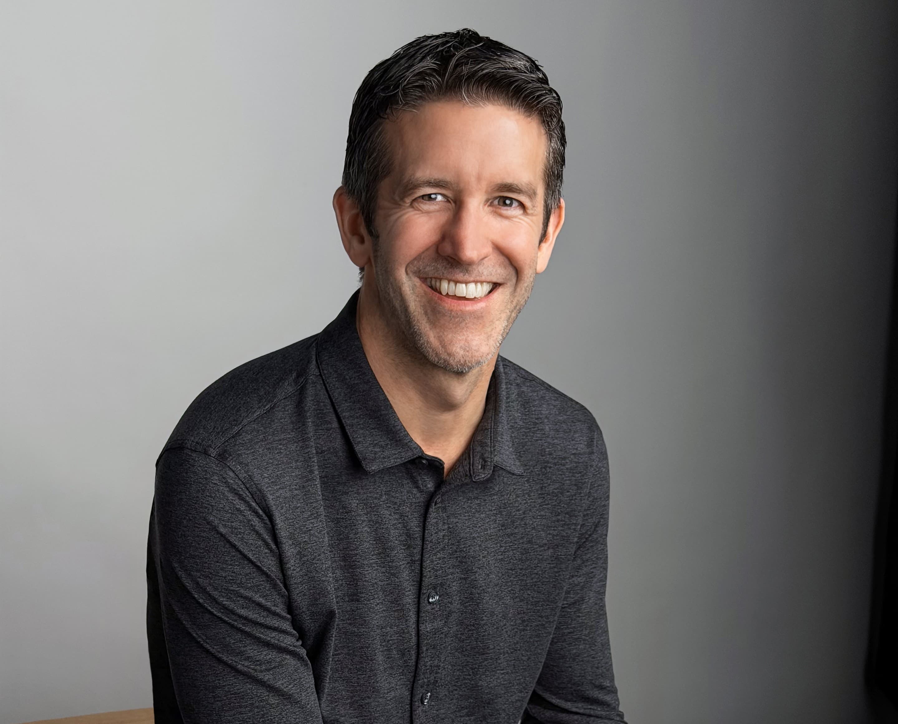 John Ternus assume como novo CEO da Apple em evento de lançamento do iPhone 18