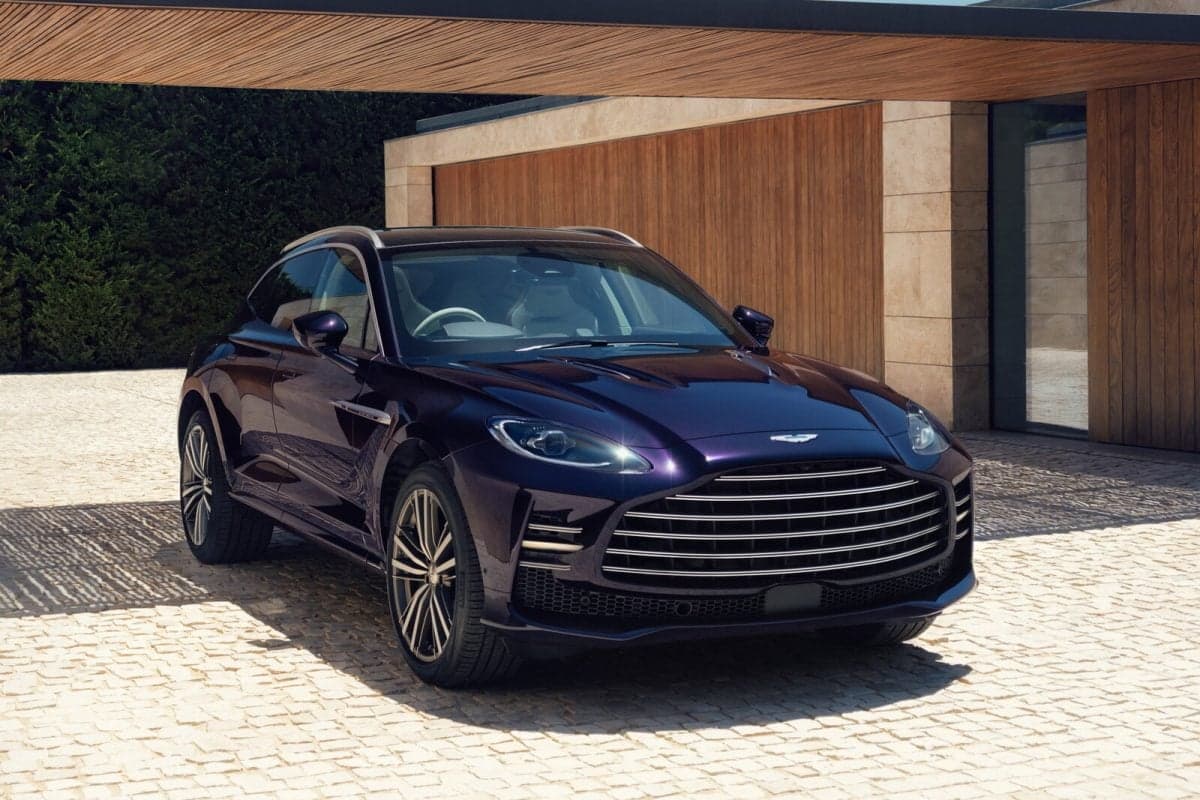 Aston Martin lança versão GT da SUV DBX com foco em luxo e desempenho