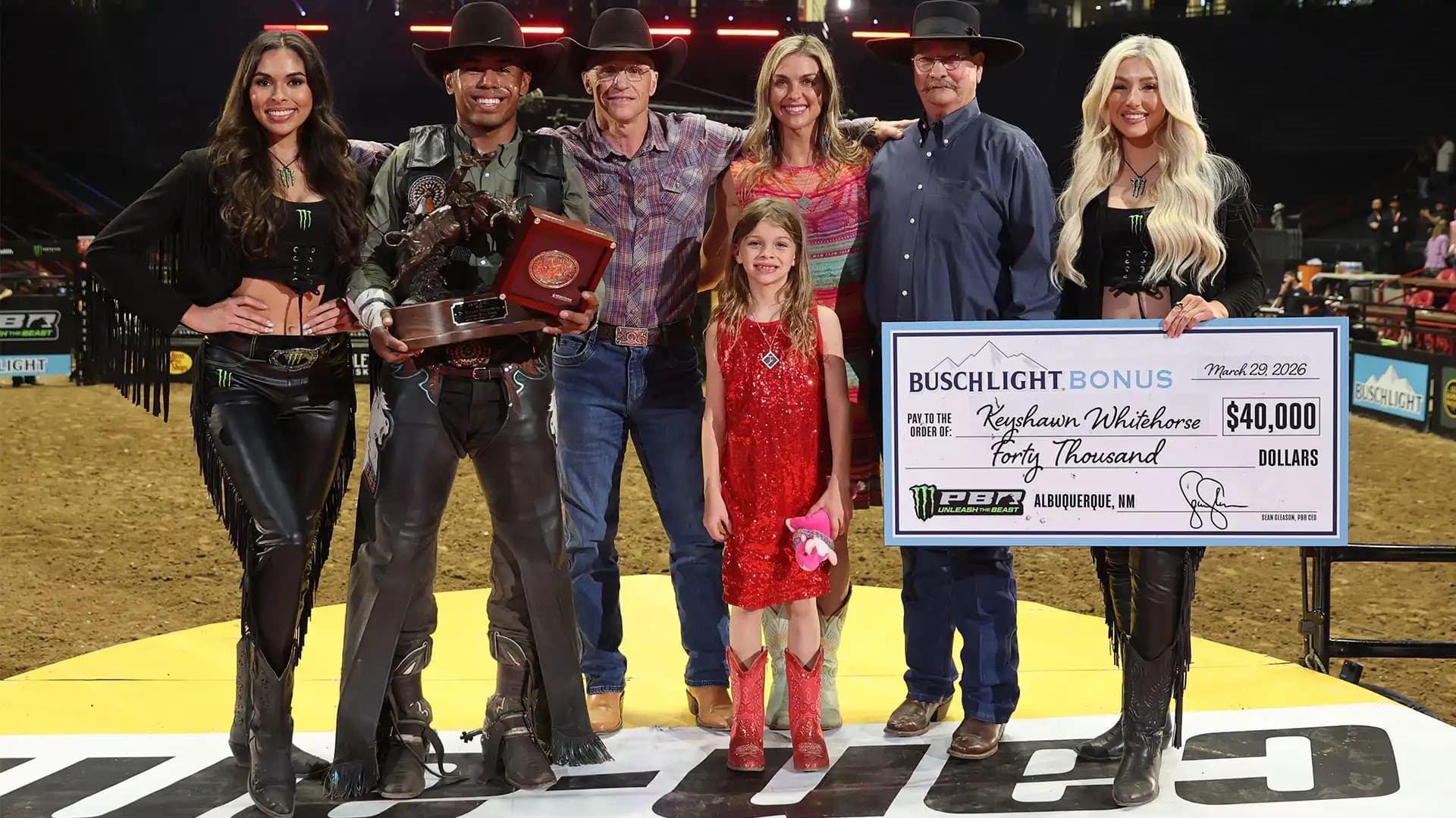 Keyshawn Whitehorse Celebra Vitória Histórica na PBR em Albuquerque