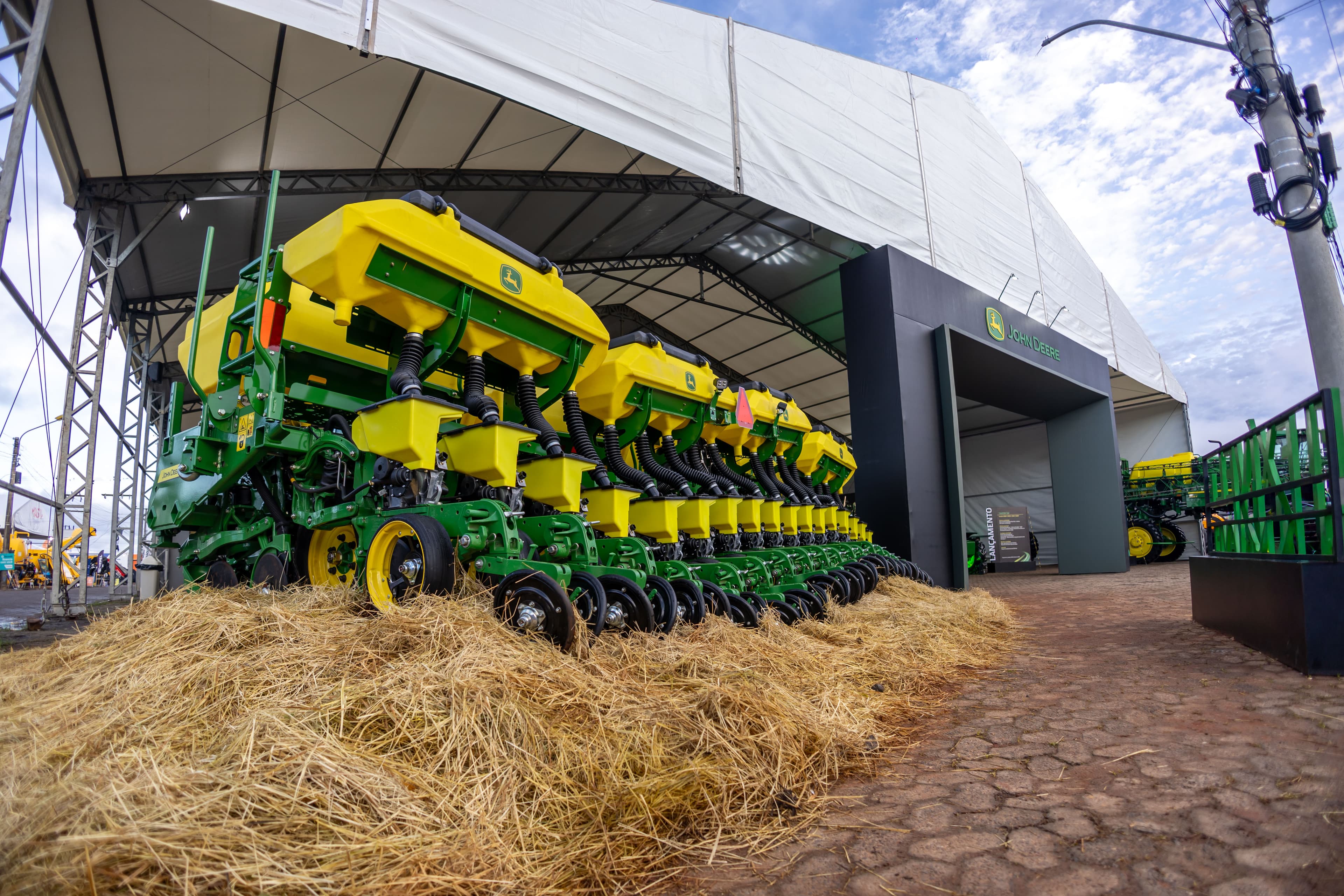 SLC Máquinas apresenta inovações na Casa John Deere durante a Expointer