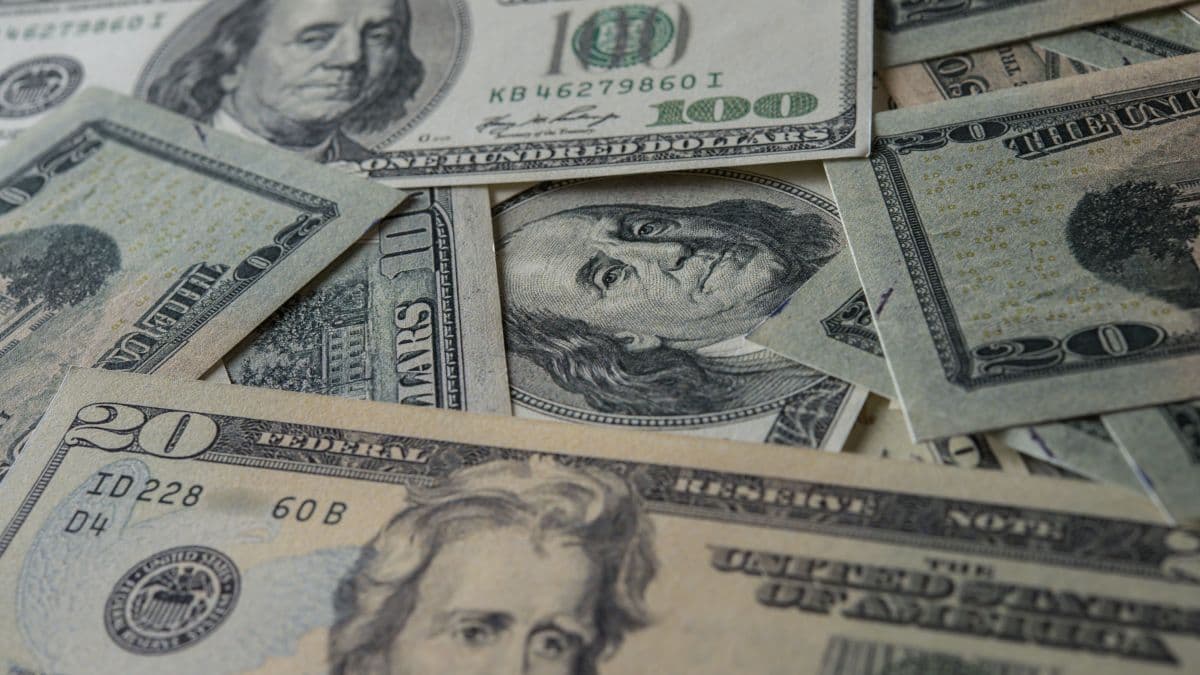 Dólar inicia alta e chega a R$ 5,1603 após queda anterior