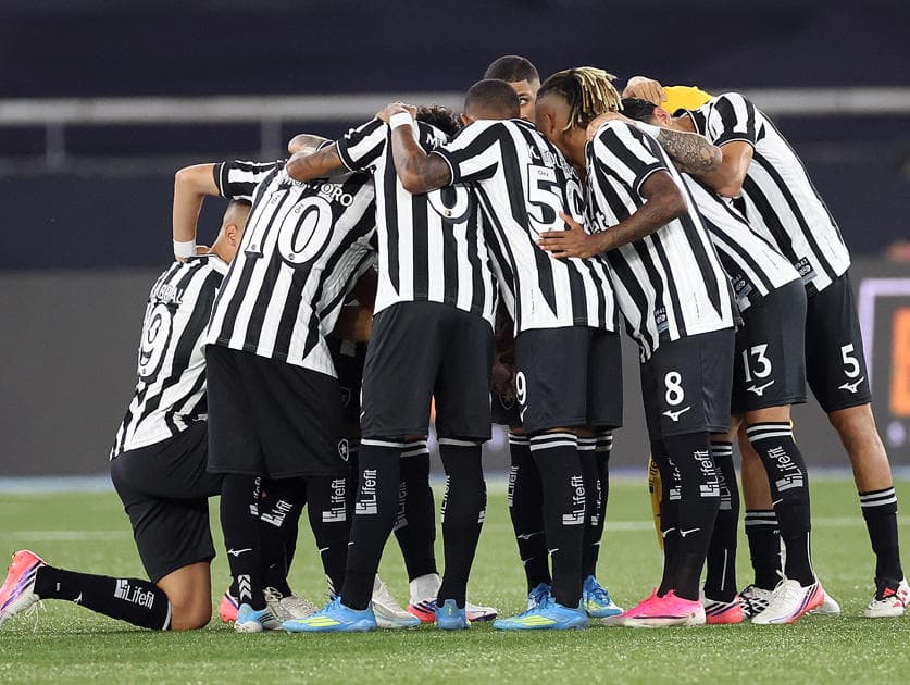 Botafogo vive noite para esquecer: Botafogo leva 6 a 1 e fica perto de adeus na Sul-Americana
