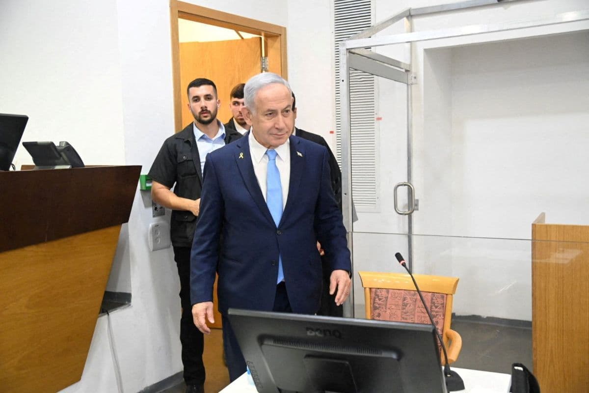 Julgamento de Netanyahu recomeça após suspensão de emergência