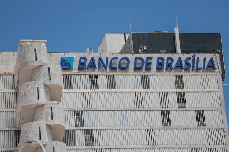 Banco de Brasília afasta cinco empregados por transações com Banco Master