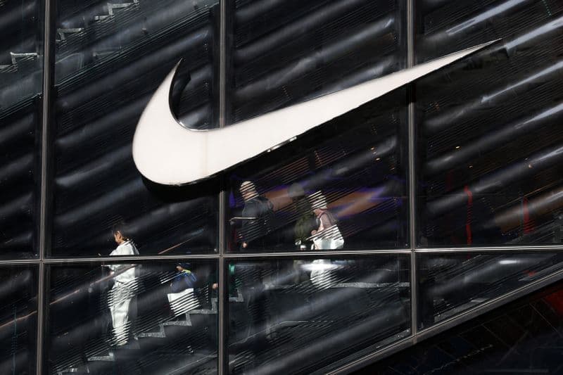 Nike busca contrato exclusivo com UEFA e desafia Adidas