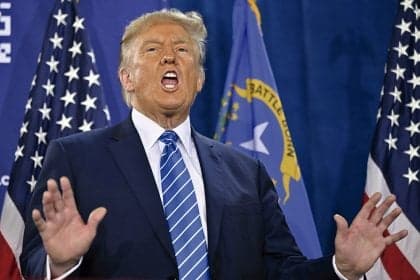 Trump assina ordem que pode excluir eleitores imigrantes