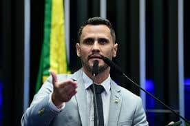 Cleitinho Confirma Sua Candidatura ao Governo de Minas