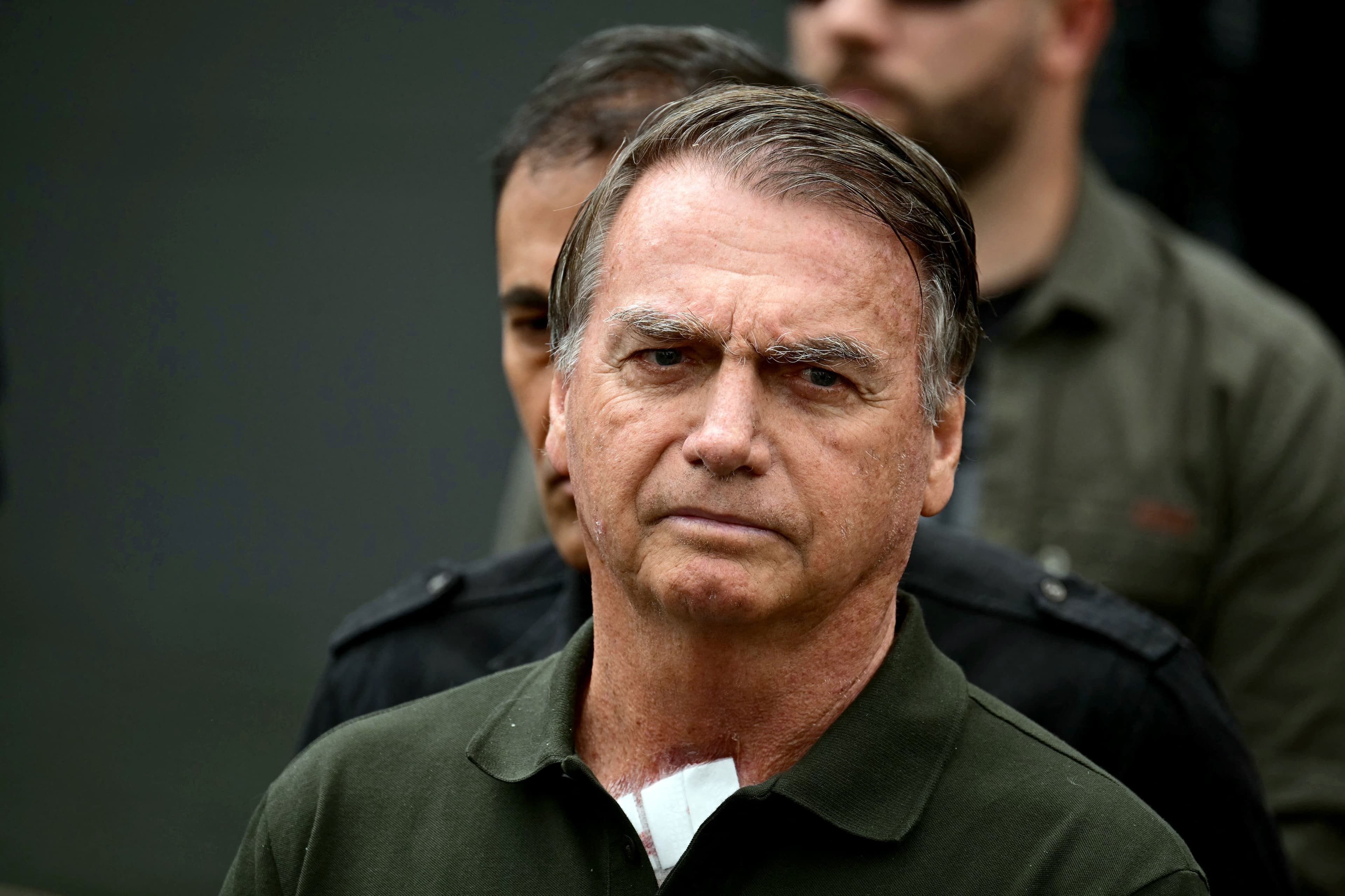Bolsonaro pede autorização para dentista enquanto está em prisão domiciliar
