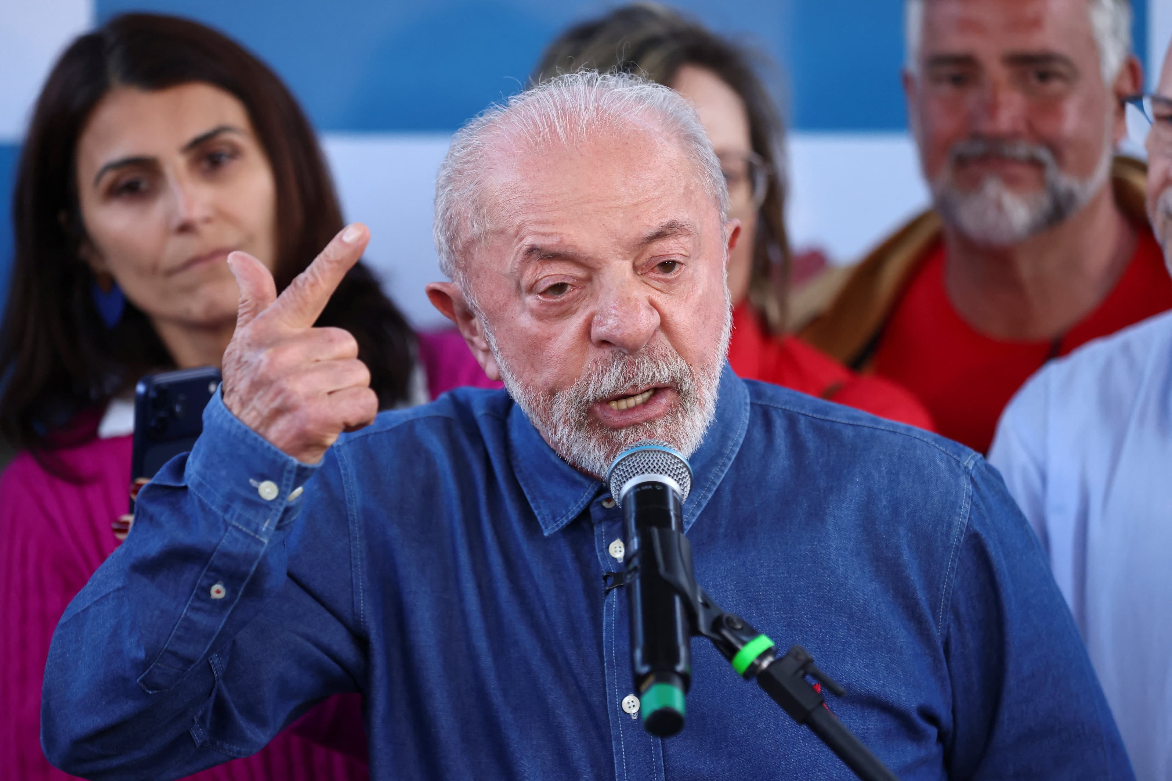 Lula solicita liberação de sigilos em troca de Flávio Bolsonaro fazer o mesmo