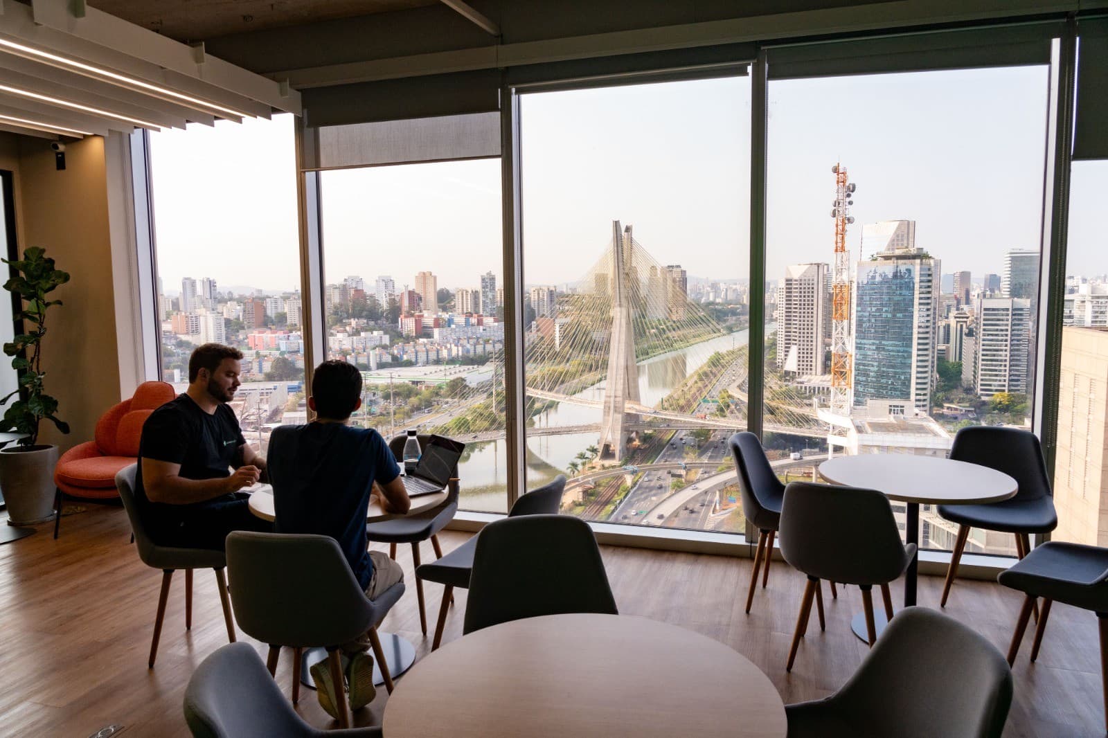 Itaú impõe escritório três vezes na semana e causa descontentamento