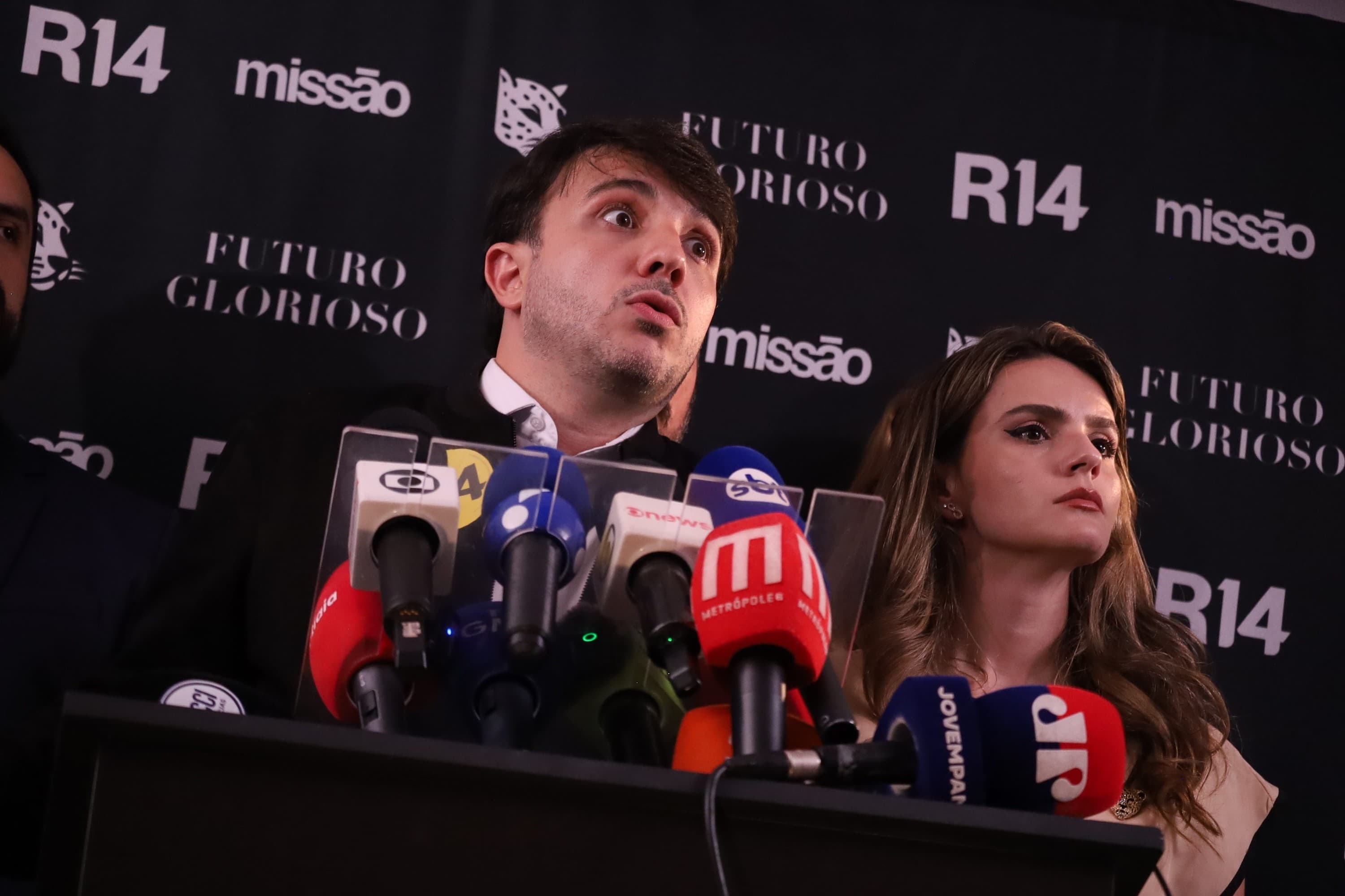 Meta retira perfis de Renan Santos após decisão do TSE